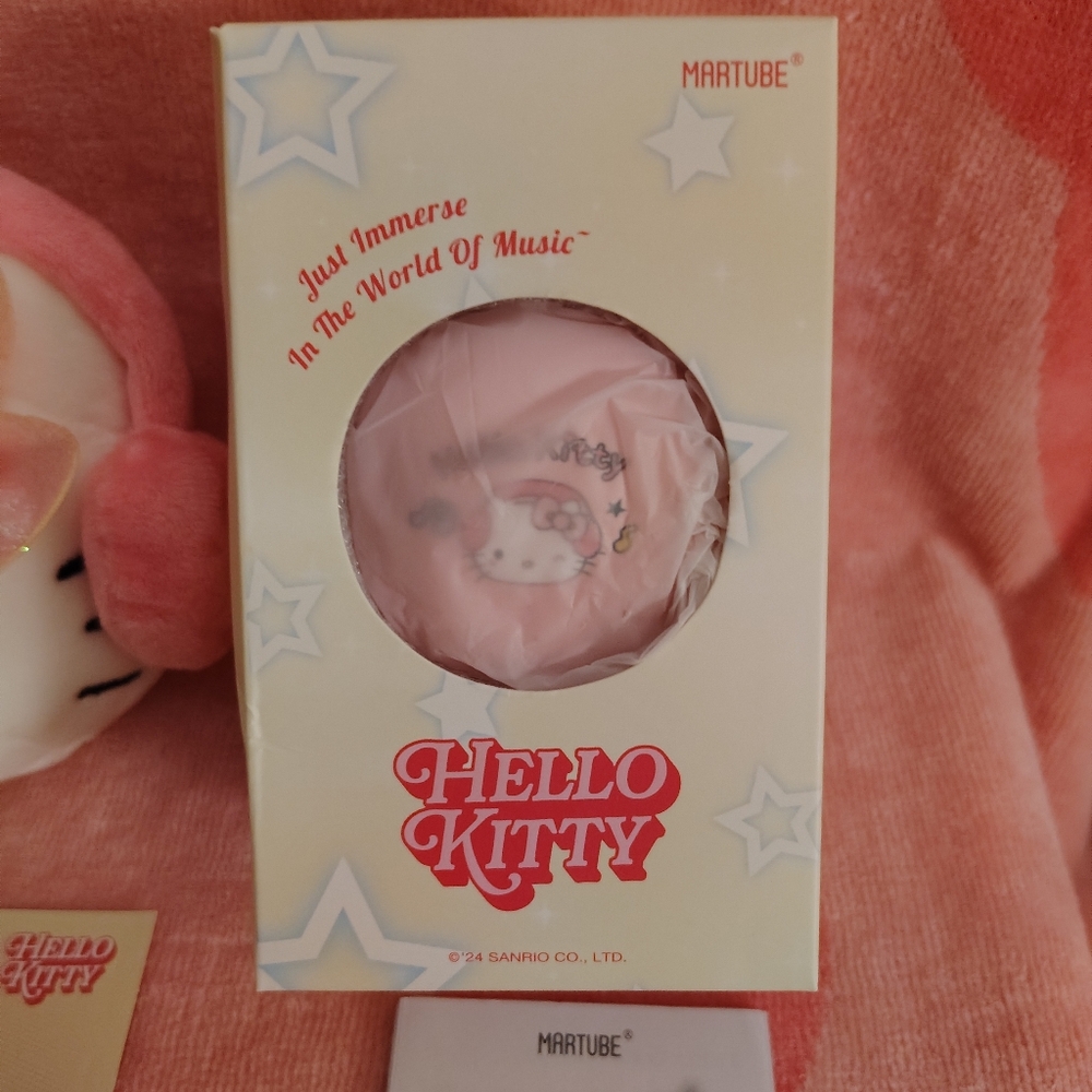 EXCLUSIVE - Hello Kitty x MarTube Earbuds Set - Picture 8 of 9